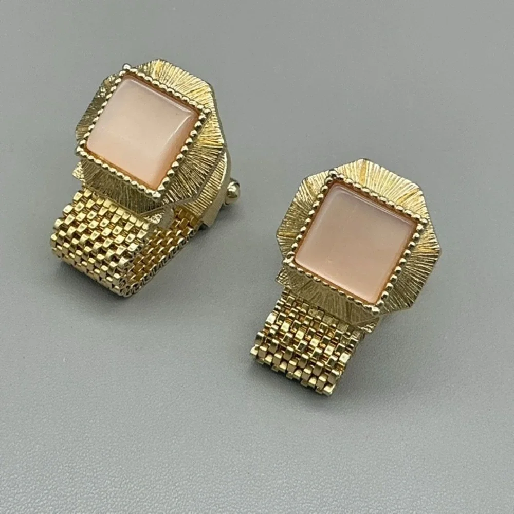 Vintage Gold Tone Cufflinks Pink Lucite Stone Mesh Wraparound Mens Retro Fashion